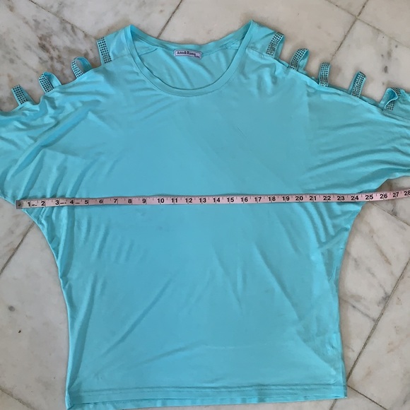 Amo&Roma cold shoulder top - Picture 5 of 11